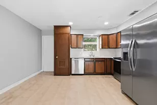 2712 St Edwards Cir, Austin, TX 78704 - Photo 10