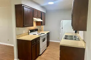 1103 Hillyer St, San Marcos, TX 78666 - Photo 4