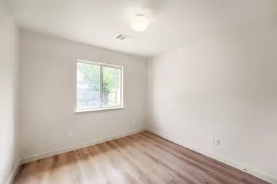 1012 N Railroad Avenue, Pflugerville, TX 78660 - Photo 10