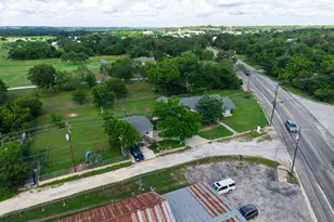 1301 Taylor St, Lampasas, TX 76550 - Photo 4