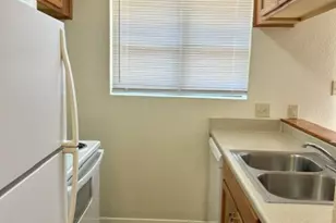 3005-B Parker Ln, Austin, TX 78741 - Photo 4