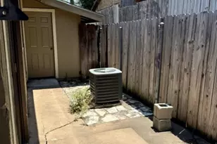 3005-B Parker Ln, Austin, TX 78741 - Photo 2