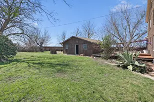 1543 W Clark St, Bartlett, TX 76511 - Photo 4
