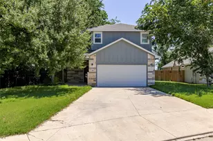346 Webb St, Smithville, TX 78957 - Photo 2