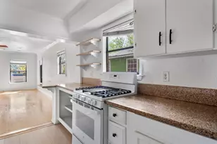 2710 E 3rd St, Austin, TX 78702 - Photo 6