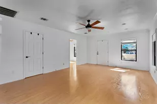 2710 E 3rd St, Austin, TX 78702 - Photo 10