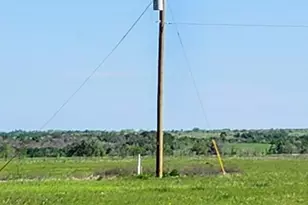 3001 Dolphin Dr, Coupland, TX 78615 - Photo 4