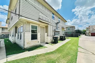 2216 Creekside Ln, Georgetown, TX 78626 - Photo 2