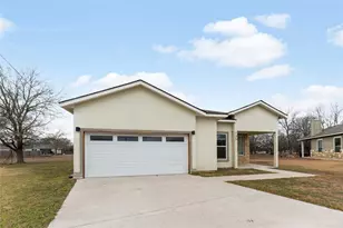 135 Koele Ct, Bastrop, TX 78602 - Photo 2