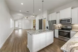 135 Koele Ct, Bastrop, TX 78602 - Photo 10