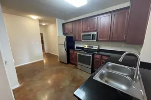 910 W 25th St, Austin, TX 78705 - Photo 12