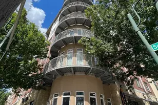 910 W 25th St, Austin, TX 78705 - Photo 2