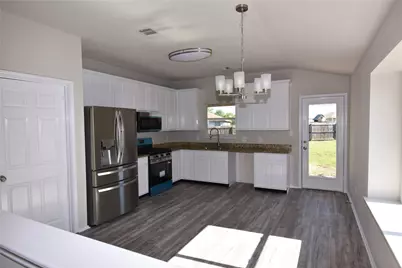 1004 Grey Castle Drive, Pflugerville, TX 78660 - Photo 2