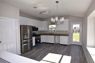 1004 Grey Castle Dr, Pflugerville, TX 78660 - Photo 2