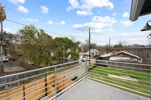 2102 E 2nd St, Austin, TX 78702 - Photo 16