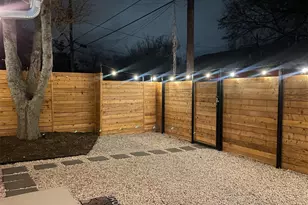 2102 E 2nd St, Austin, TX 78702 - Photo 18