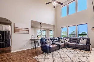 117 Arbor Point Dr, Elgin, TX 78621 - Photo 2