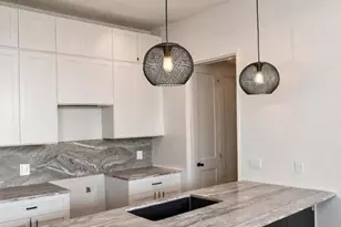 1736 Bunche Rd, Austin, TX 78721 - Photo 2