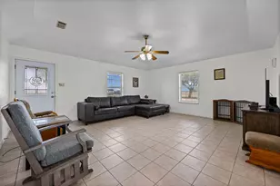 403 County View Rd, Lockhart, TX 78644 - Photo 6