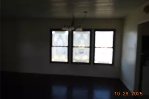 2510 Meadow Ln, Taylor, TX 76574 - Photo 4