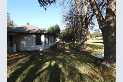 2510 Meadow Lane, Taylor, TX 76574 - Photo 2