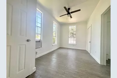 2410 E 12th Street, Austin, TX 78702 - Photo 6