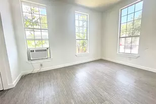 2410 E 12th St, Austin, TX 78702 - Photo 8