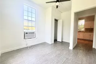 2410 E 12th St, Austin, TX 78702 - Photo 12