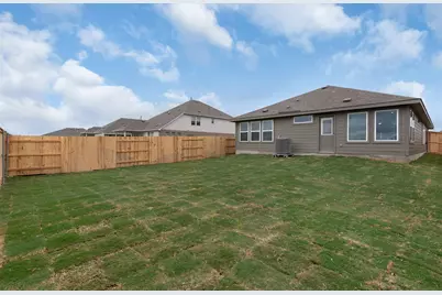 13721 Tucker Hedge Pass, Elgin, TX 78621 - Photo 20