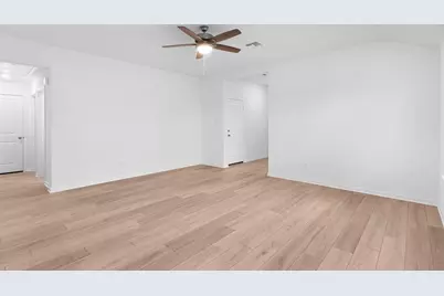 13721 Tucker Hedge Pass, Elgin, TX 78621 - Photo 6