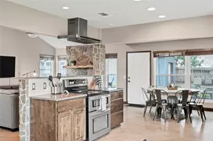 901 Oakcrest Cir, Cedar Park, TX 78613 - Photo 4