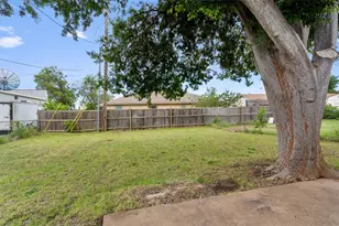 2805 Davis St, Taylor, TX 76574 - Photo 10