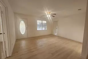 1300 Hondo St, Lockhart, TX 78644 - Photo 4