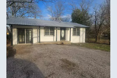 1300 Hondo Street, Lockhart, TX 78644 - Photo 2