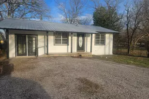 1300 Hondo St, Lockhart, TX 78644 - Photo 2