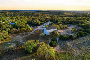 980 Sycamore Creek Dr, Dripping Springs, TX 78620 - Photo 2