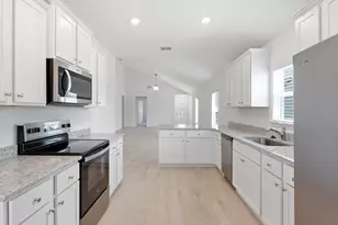213 W Luna Blue Ln, Jarrell, TX 76537 - Photo 2