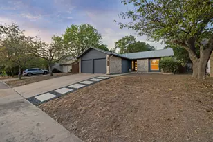 2008 Carriage Park Ln, Austin, TX 78727 - Photo 2