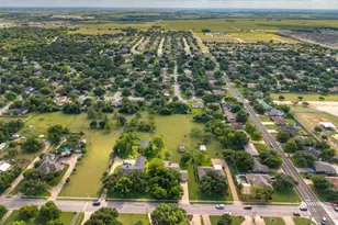 2707 North Dr, Taylor, TX 76574 - Photo 24