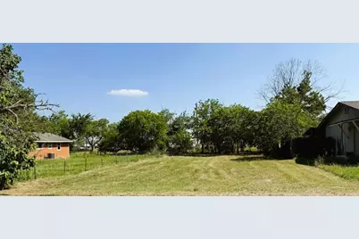 104 W Burton Street, Manor, TX 78653 - Photo 6