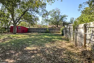 509 N Hill St, Caldwell, TX 77836 - Photo 32