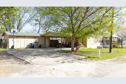 209 E Sheldon Avenue, Thrall, TX 76578 - Photo 2