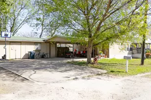 209 E Sheldon Ave, Thrall, TX 76578 - Photo 2