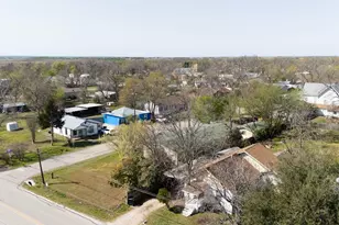 209 E Sheldon Ave, Thrall, TX 76578 - Photo 18