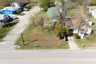 209 E Sheldon Ave, Thrall, TX 76578 - Photo 14