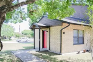 1320 Wilson St, Lockhart, TX 78644 - Photo 2