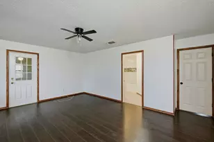 900 Co Rd 474, Elgin, TX 78621 - Photo 14