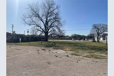 1008 S Walnut Street W, Lampasas, TX 76550 - Photo 6