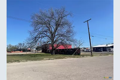 1008 S Walnut Street W, Lampasas, TX 76550 - Photo 8