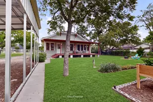 905 Howard St, Taylor, TX 76574 - Photo 8